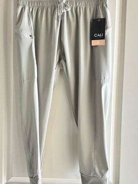 CALI Sport Women's Light Gray Cropped Active Joggers
